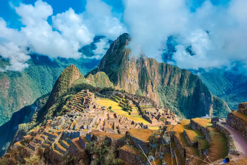 Descubre la magia de la ciudad perdida de Machu Picchu en video