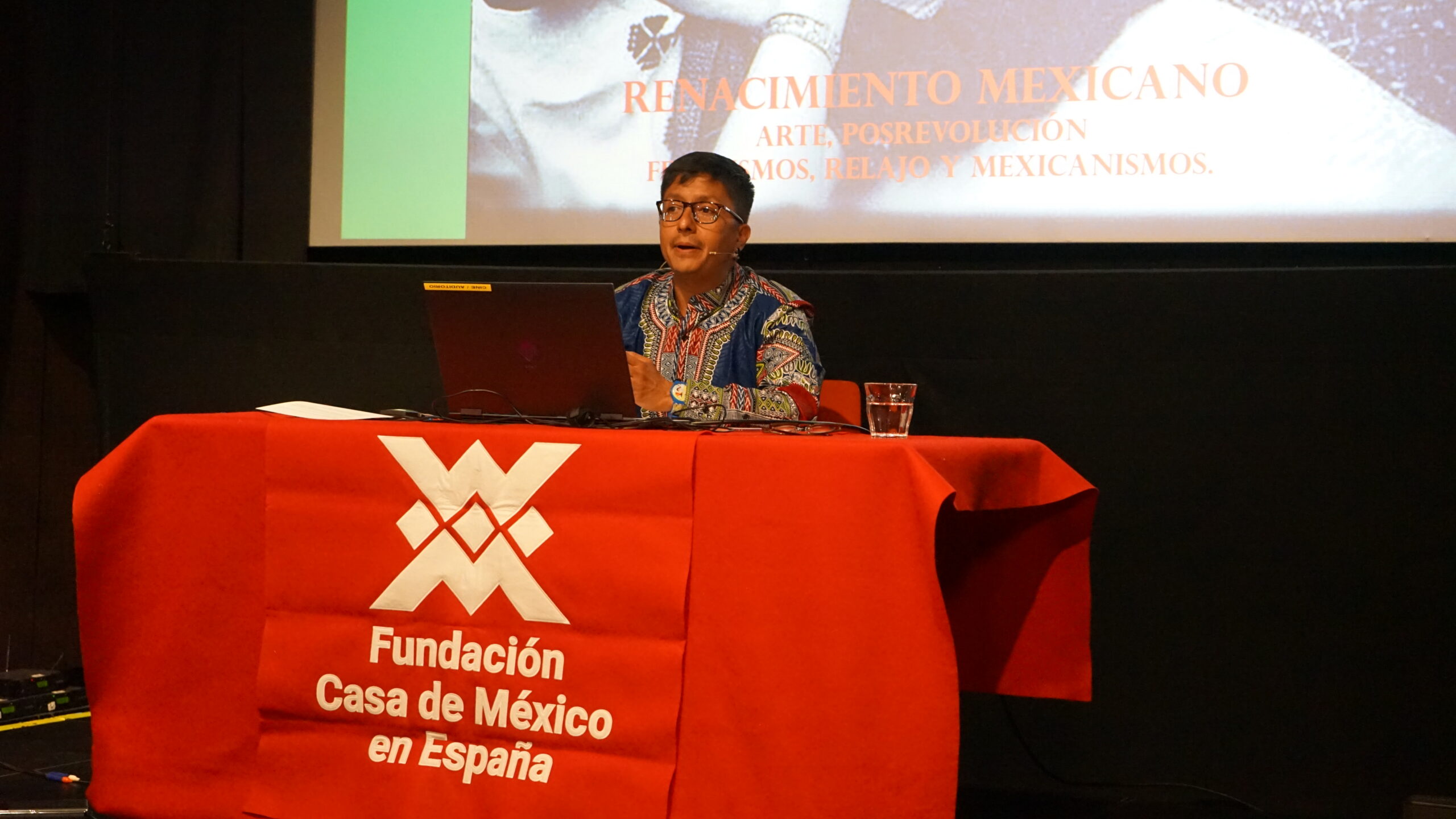 Explora el Museo de Arte Moderno de Bogotá desde tu computadora