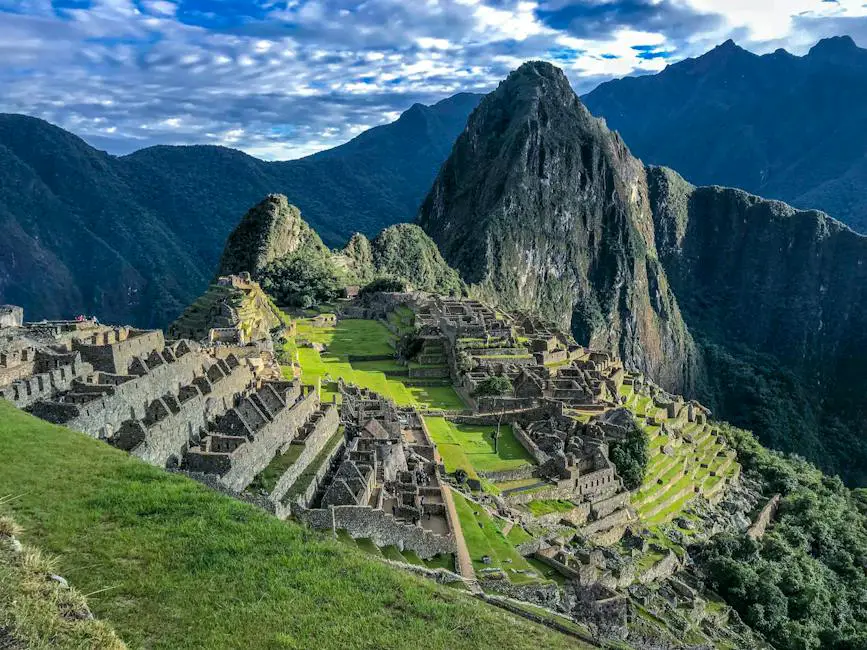 Explora las fascinantes ruinas de Machu Picchu desde tu ordenador