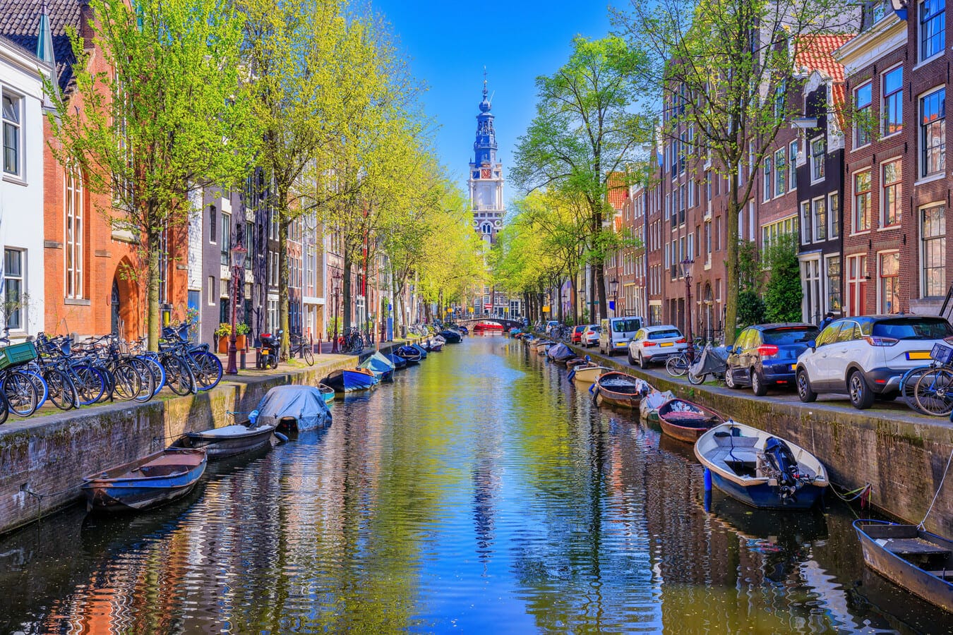Explora los pintorescos canales de Ámsterdam con un recorrido en línea