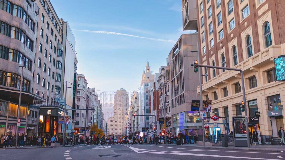 Recorre las calles vibrantes de Tokio a través de un paseo virtual lleno de aventuras