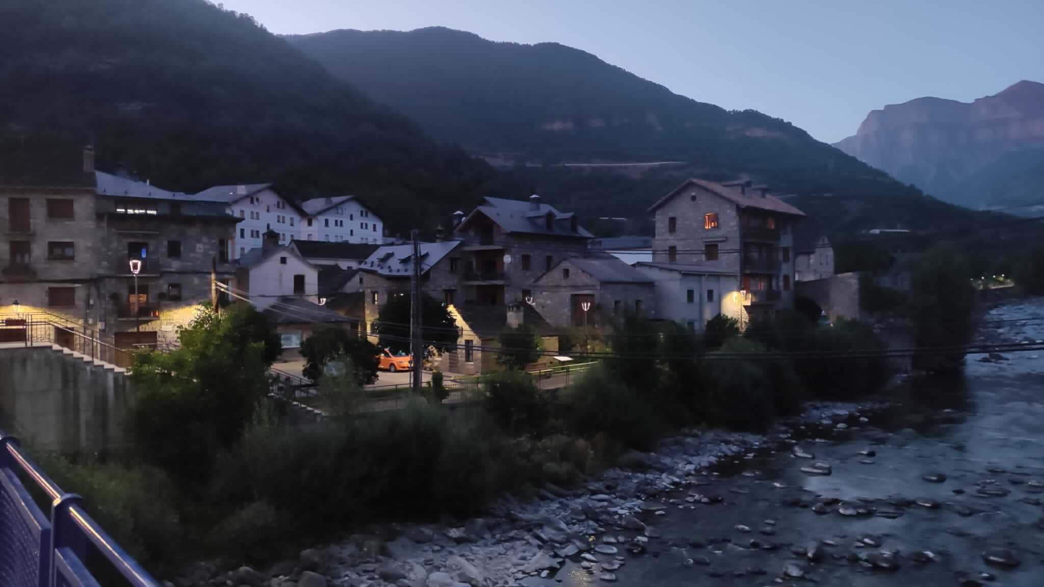 Sumérgete en la belleza de los Pirineos desde la comodidad de tu hogar